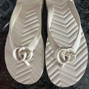 Authentic Gucci Double G Chevron Sandals - Women's Size 39 - Creme/White